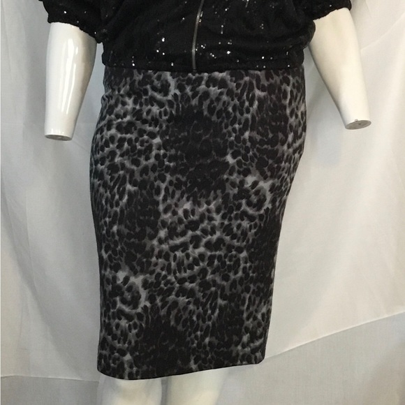 Plus size Animal Print Pencil Skirt - Picture 5 of 8